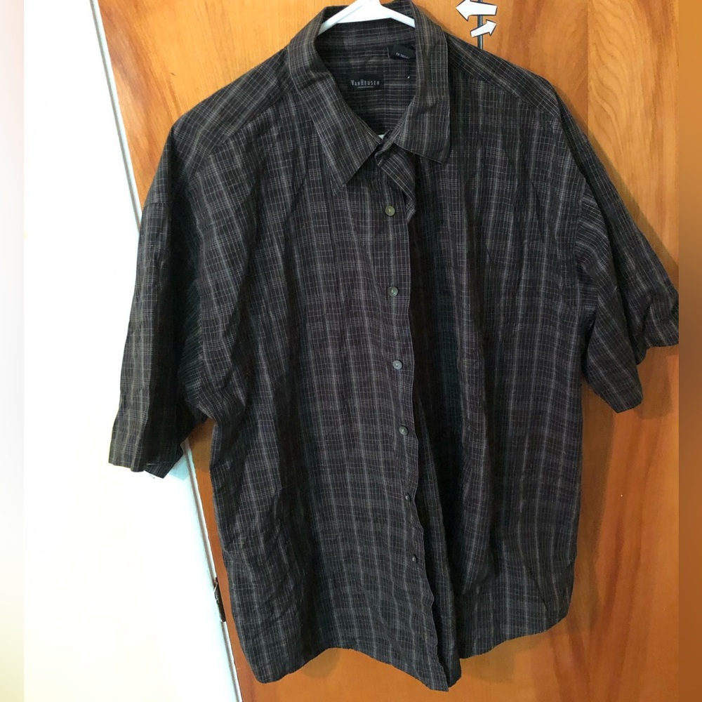 XL short sleeved button down